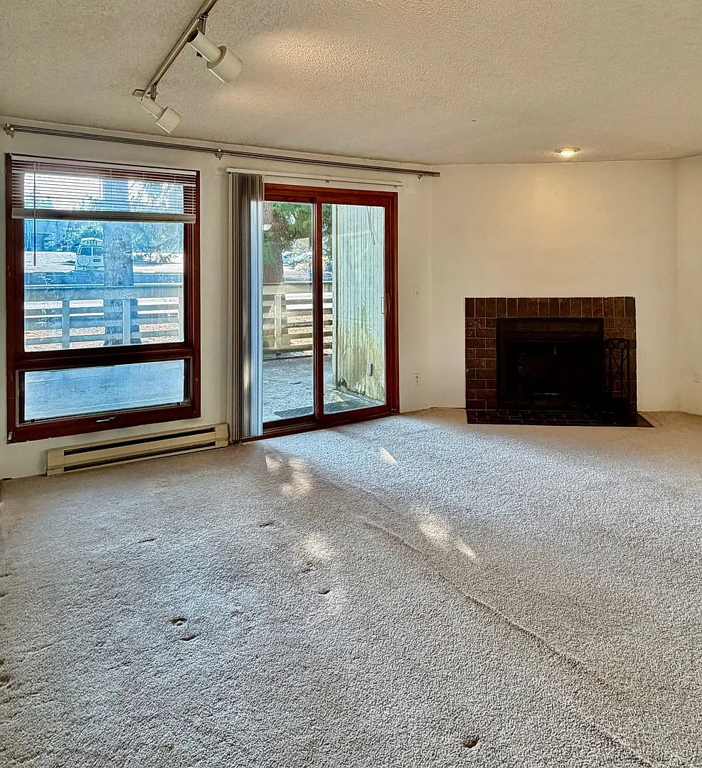2 Bed / 2 Bath Bellevue-Crossroads condo $2,595/month — Photo 3