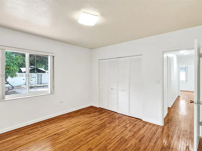 2420 SW 16th St — Photo 17