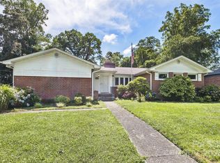 209 Balsam Rd, Hendersonville, NC 28792