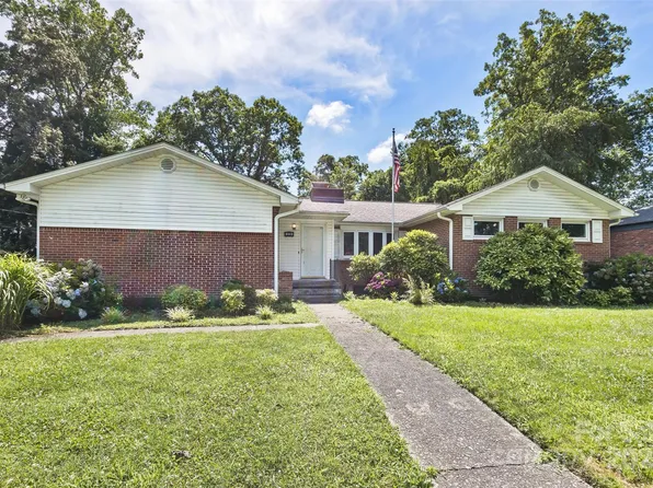 209 Balsam Rd, Hendersonville, NC 28792