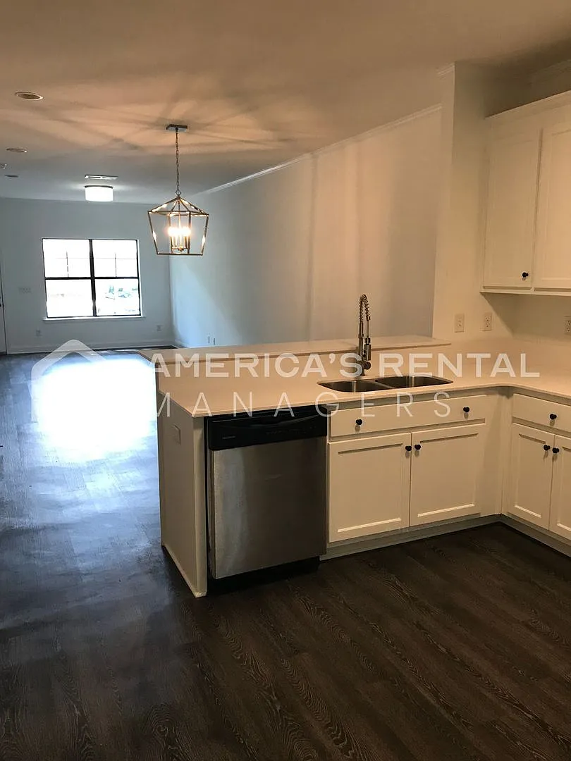 Townhome For Rent In Tuscaloosa, al! Coming Soon! — Photo 3