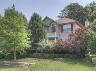 921 NE Country Ln, Lees Summit, MO 64086