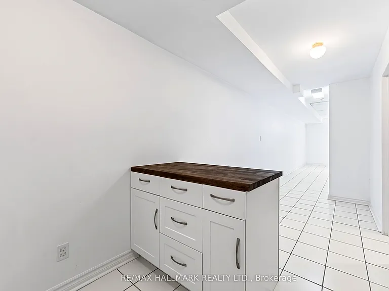402 Kingston Rd — Photo 12