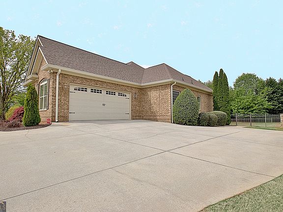 5th image of 100 Wickham Dr