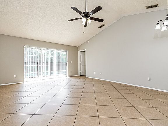3rd image of 3071 Bloomsbury Dr