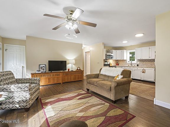 2nd image of 485 Clifton Park Center Rd