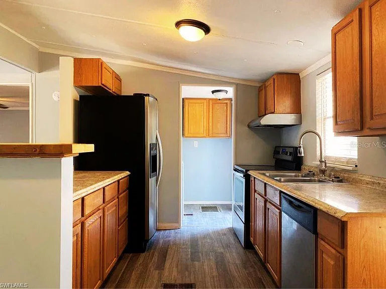 1281 Richmond Ave — Photo 5
