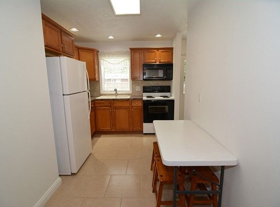 5th image of 1713 N Saint James Blvd