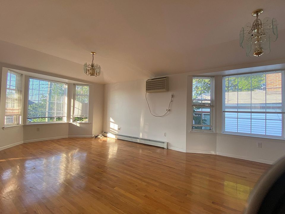 2nd image of 25520 58th Ave #2