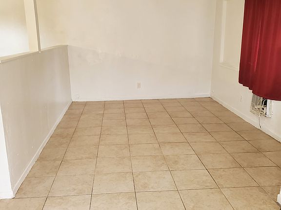 4th image of 2372 Beaumont St #3