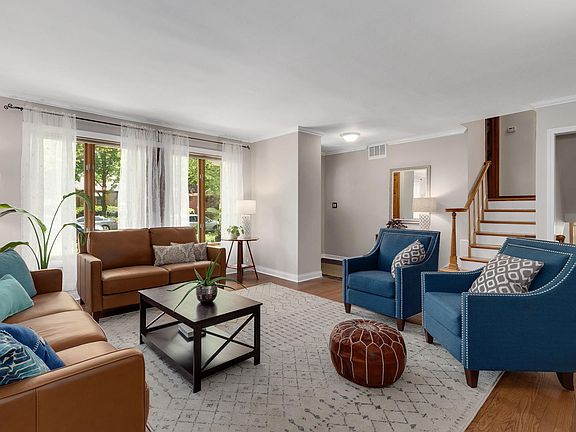 3rd image of 614 N Stone Ave