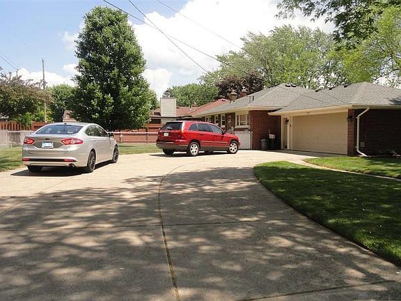 2nd image of 22001 Lakeshire St