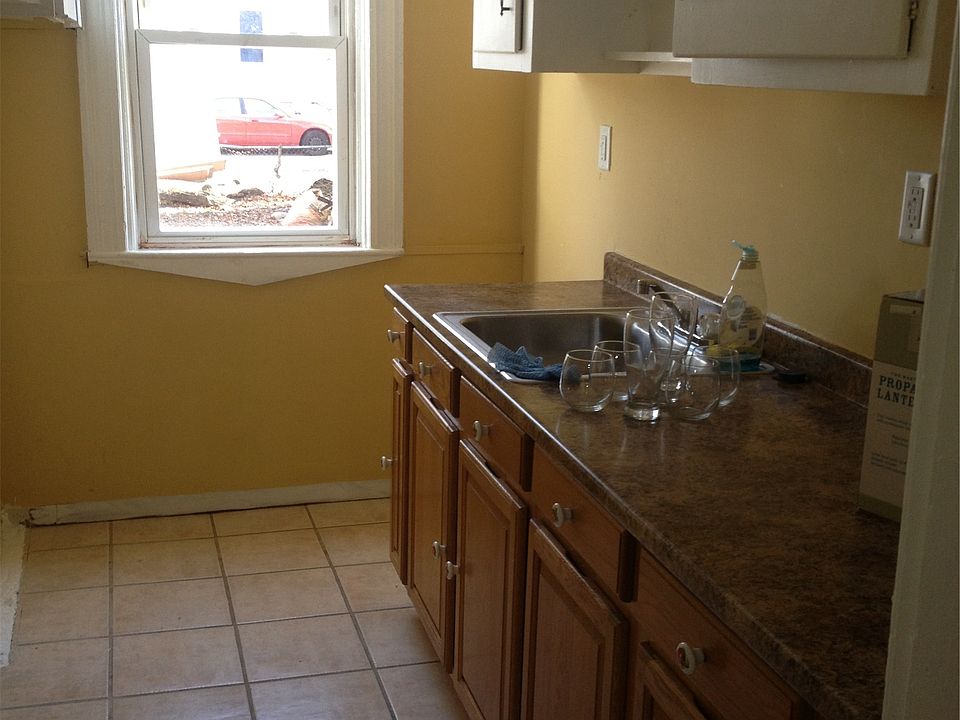 2nd image of 29 Violet St #2