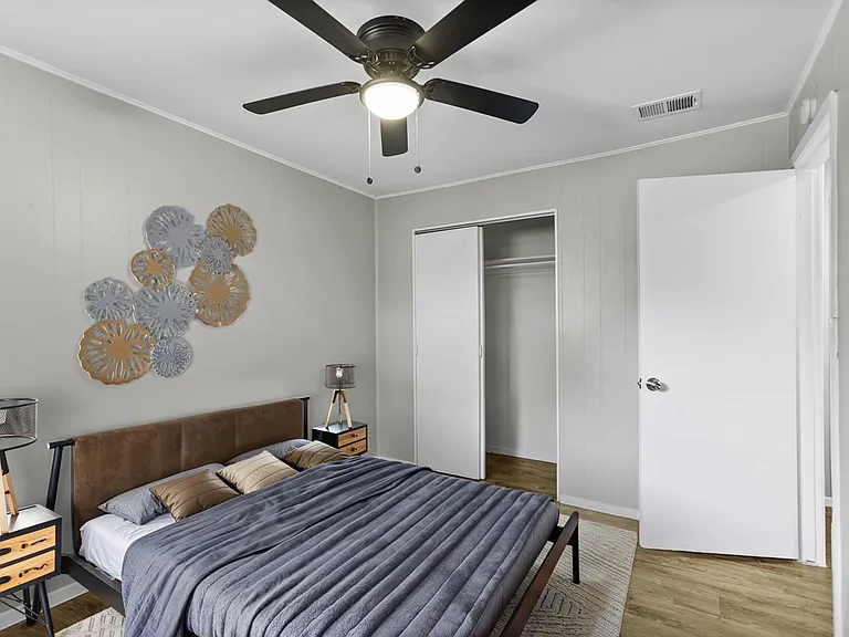 Sundance Apartments — Photo 17