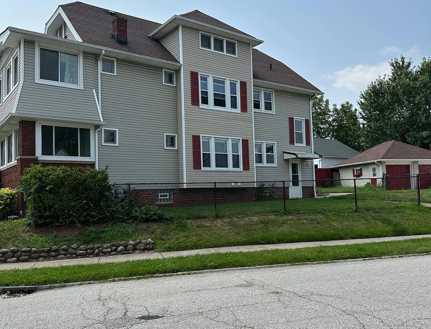 2 bed, 1230 sqft, $1,400 — Photo 2