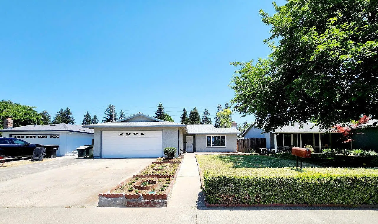 3521 Faberge Way photo 1