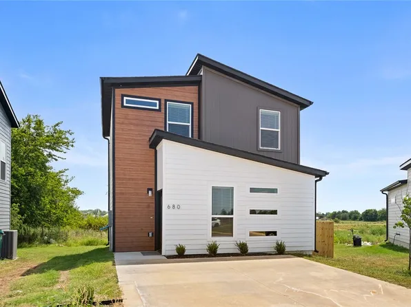 680 Pacific Ave, Centerton, AR 72719