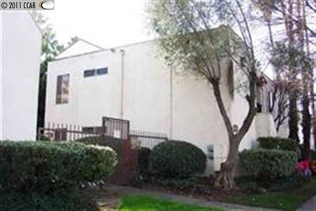 2nd image of 1640 Laguna St APT D