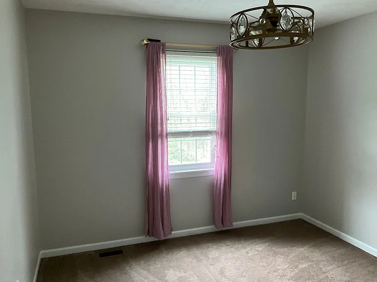 1049 Royal Dr — Photo 41