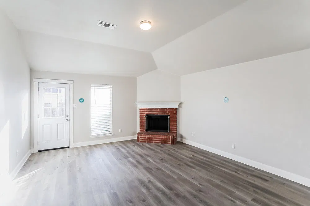 3 bed, 2.0 bath, 1606 sqft, $2,195 — Photo 3