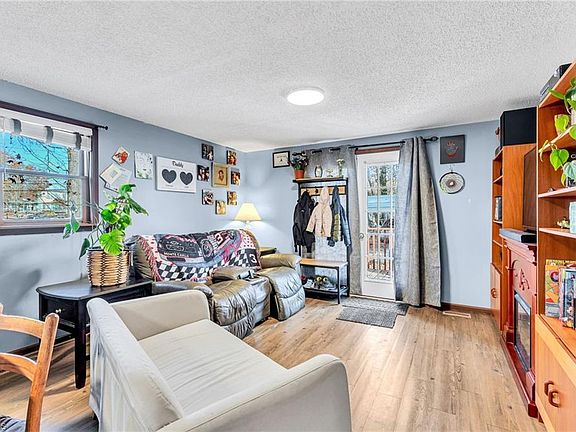 5th image of 504 W Newton St