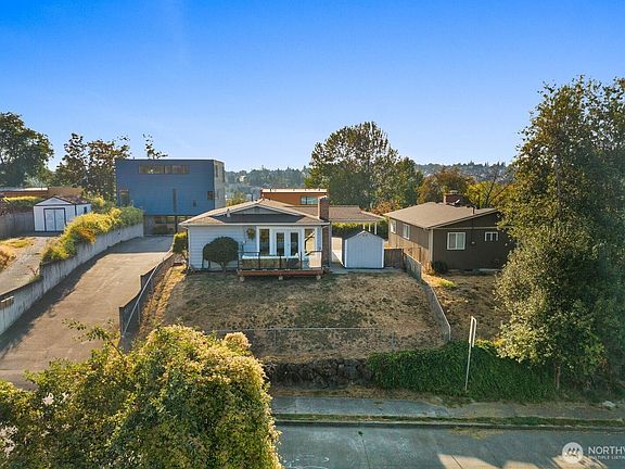 2nd image of 4131 21st Avenue SW
