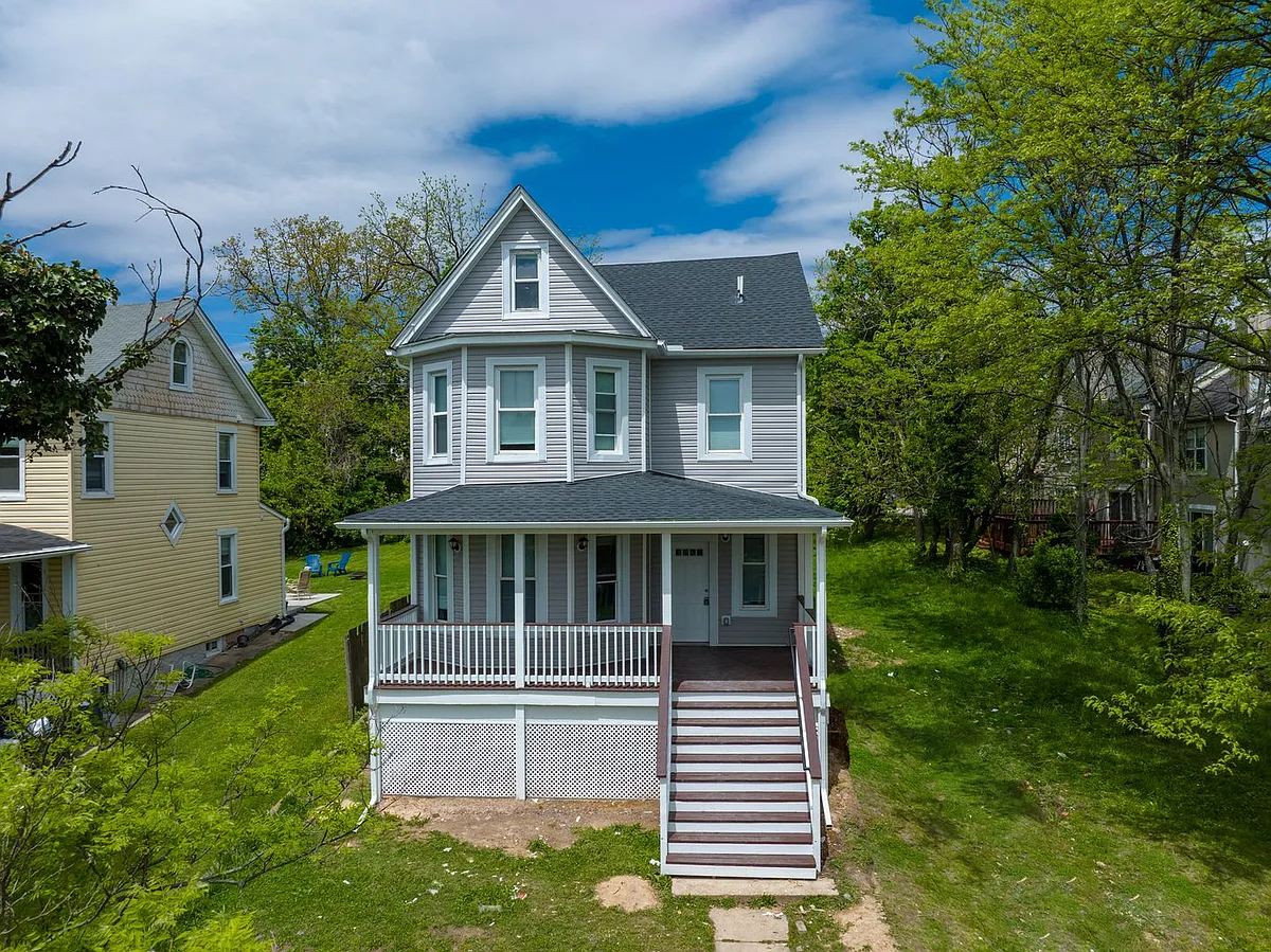 Building Photo - 426 Evesham Ave