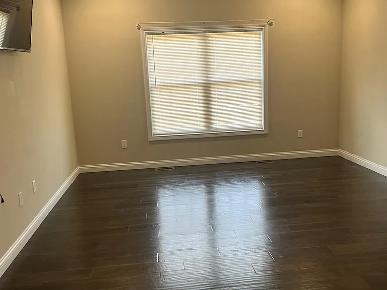 300 Turner Ct — Photo 49