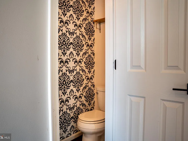 42243 Canary Grass Sq — Photo 12