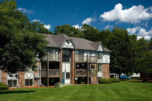 Fox Glen Apartments & Fitness Club Photo 1