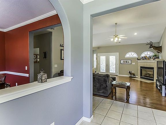 3rd image of 412 Scenic Oak Dr
