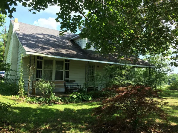 3131 Oak Grove Rd, Goodspring, TN 38460