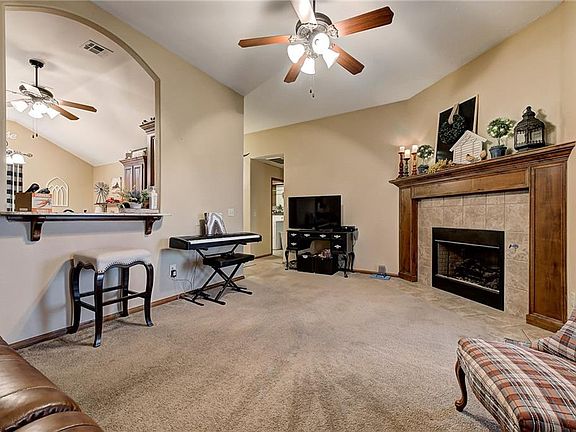 5th image of 3408 Arcadia Dr