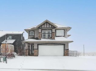 42 E White Pelican Way, Newell County, AB T1R 0X5
