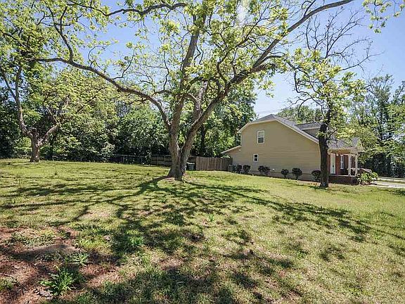 3rd image of 2301 Geri Ann Ln