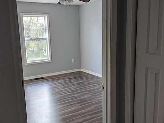 4th image of 105 Lakeview Dr
