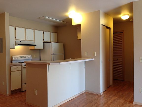 2nd image of 15 Malcolm St APT 201
