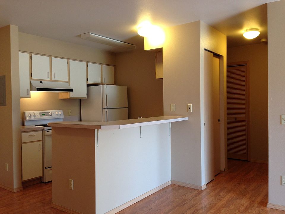 1st image of 15 Malcolm St APT 201