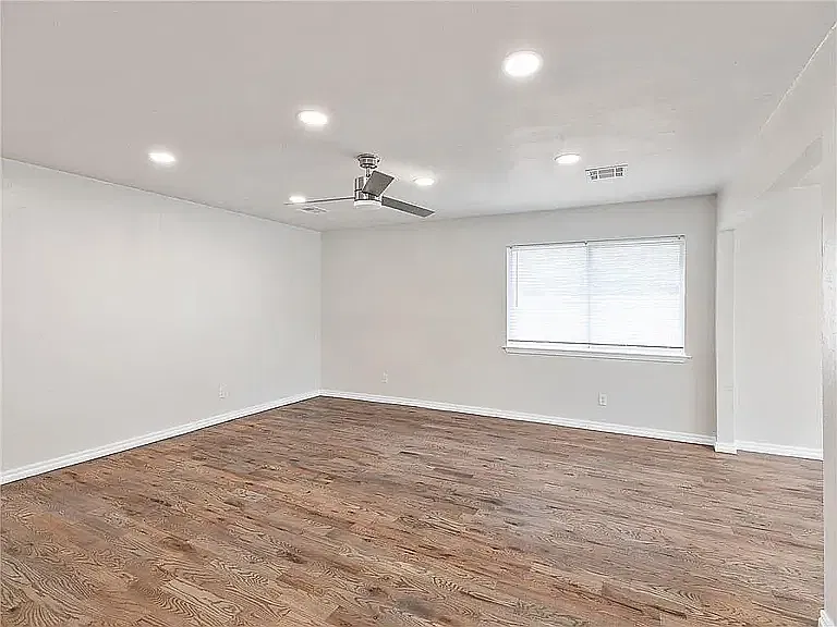 3 bed, 1.5 bath, 1207 sqft, $1,500 — Photo 4