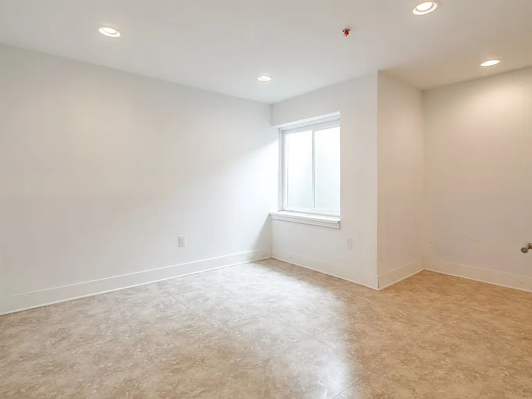702-12 N Front St #7 — Photo 8