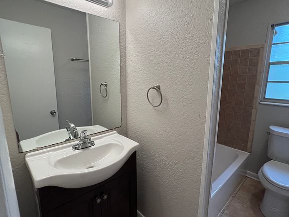 4th image of 2965 Sunset St