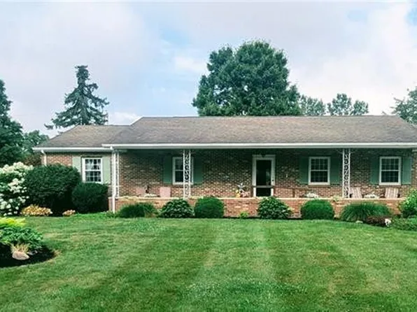 2463 Courtly Rd, Fostoria, OH 44830