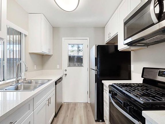 3rd image of 24200 Myers Ave #4-B