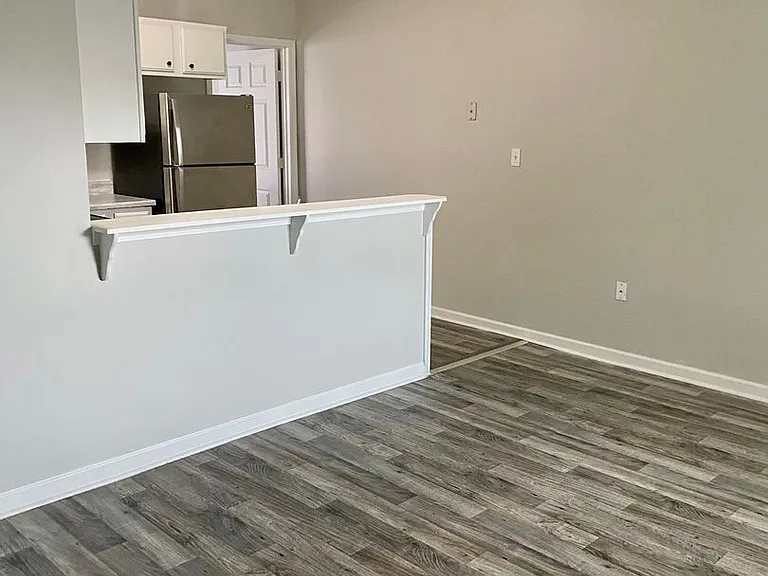 94 Cedarcrest Dr — Photo 2