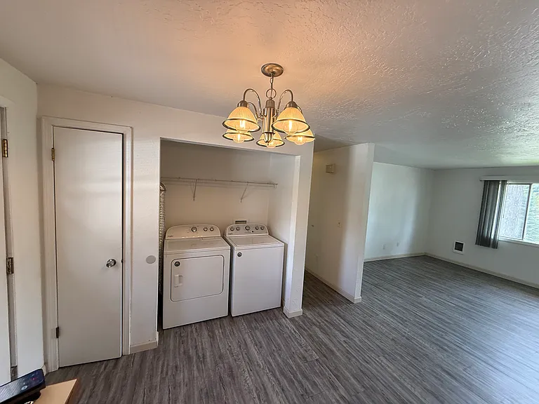 304 W 22nd Ave — Photo 6