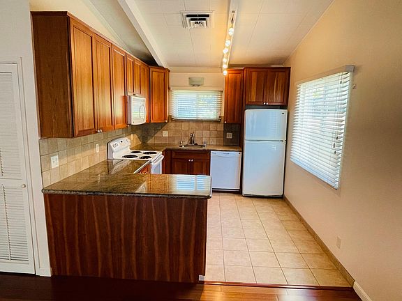 4th image of 1633 6th Ave APT 1