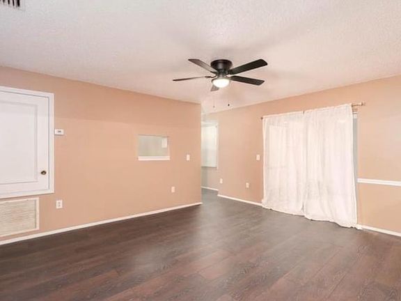 5th image of 1105 Woodman Way