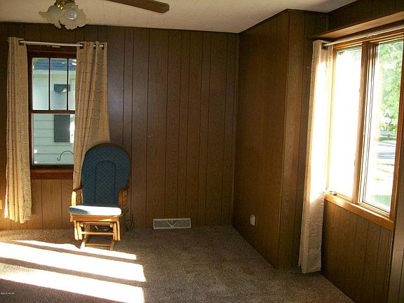 5th image of 227 Fairview Ave