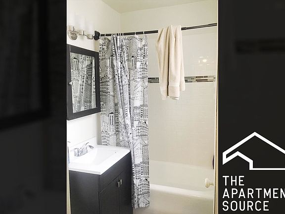 5th image of 3345 N Marshfield Ave #4