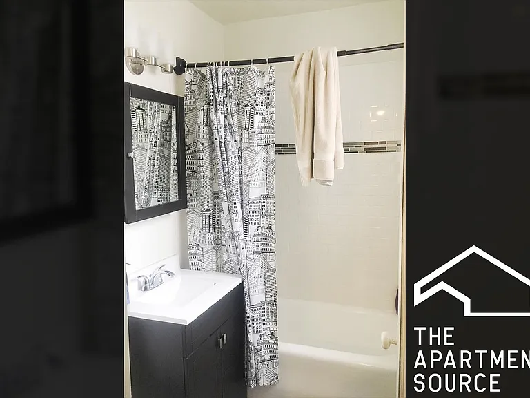 3345 N Marshfield Ave #4 — Photo 5